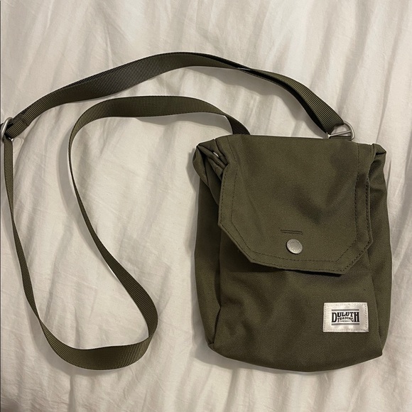 Duluth trading olive green crossbody - Picture 1 of 2
